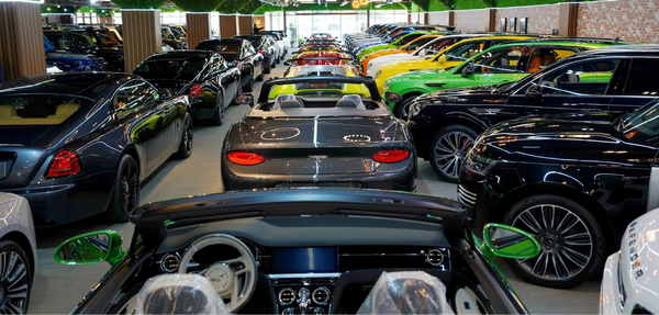 Luxury Car Driving Lessons in Dubai